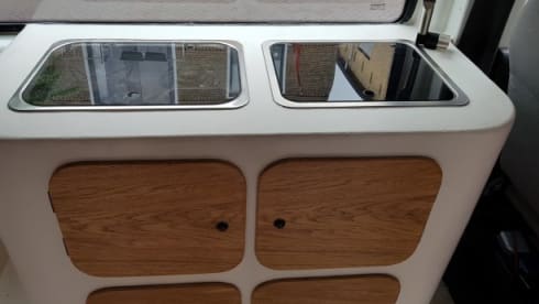 FORDJE Vintage – Ford Vintage, bus camper with interior made of wood