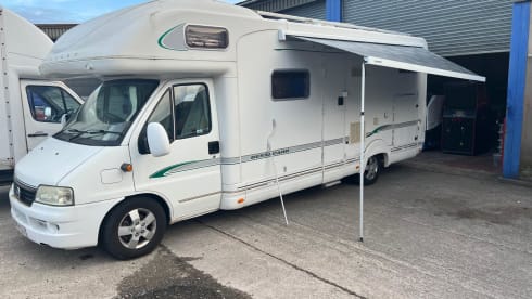 Snogly  – Bessecar e735 motorhome 6 berth excellent for families