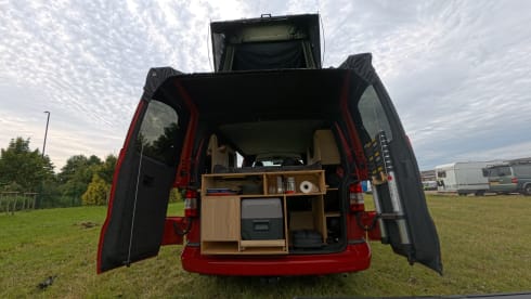 Poppy – 4 berth Volkswagen campervan from 2011