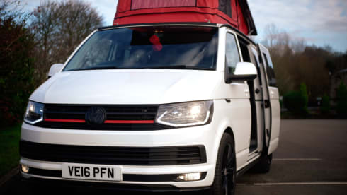 Oska – Stunning 4 Berth VW T6 Campervan