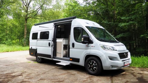 Yvonneke – Fiat: Off Grid-Nespresso-BIP&GO-Bicycle rack-Large refrigerator-LPG tank