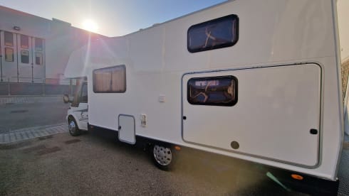 GianCarlo – Campervan rental for 6 people