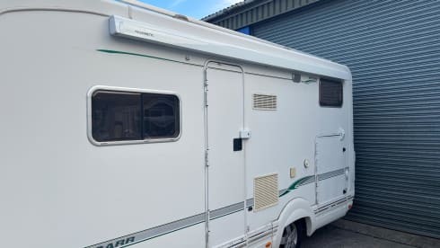 Snogly  – Bessecar e735 motorhome 6 berth excellent for families