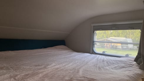 Nice 6 person Knaus Sun Traveler family camper