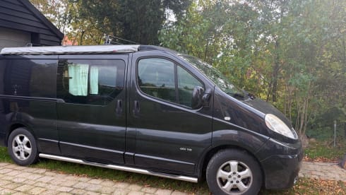 4p Renault campervan uit 2012