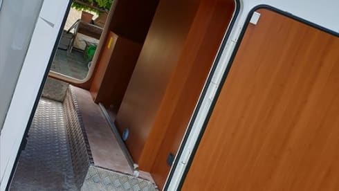 Lovely Camper – Cabinet