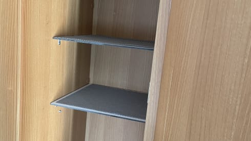 McLouis – Neat 6 person McLouis alcove camper with bunk bed