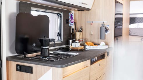 SUNLIGHT A70 Adventure (5 persons / trailer hitch / 2x Isofix))