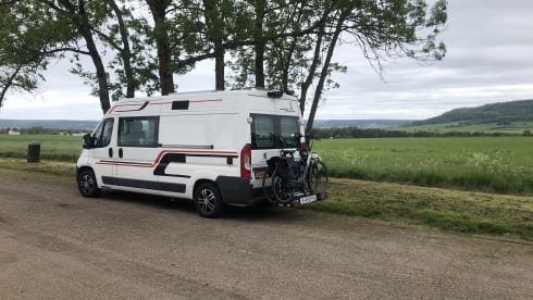 4-person Peugeot bus from 2017, sleeping 2 people
