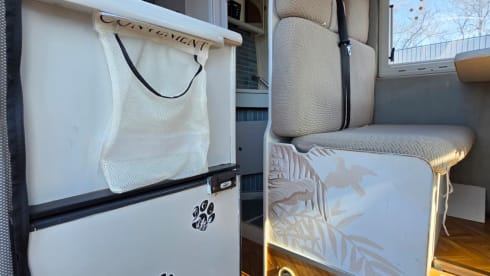 Johnnie – 2p Peugeot bus uit 2002