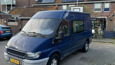 Rendang – Off-Grid Ford Bus Camper - 2p. - for real adventurers
