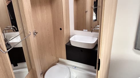 T690 – New Sunlight T690c semi-integrated camper 4 pers. Mj24