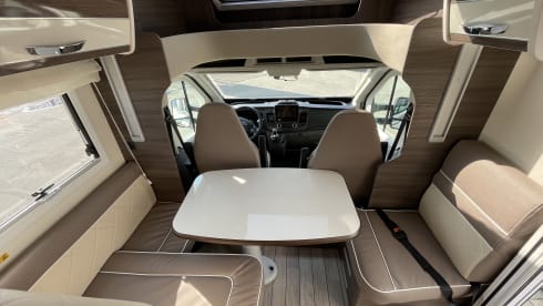 5p Ford bus uit 2024 MClouis CARAT 