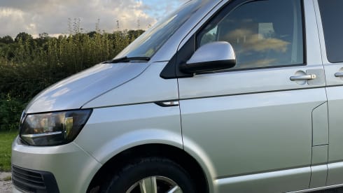 Terrence – 2 berth Volkswagen campervan from 2016