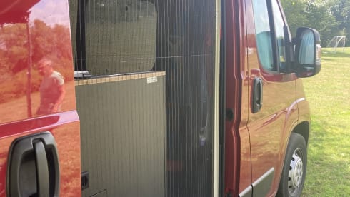 Little Red Devil  – 3p Peugeot bus uit 2020