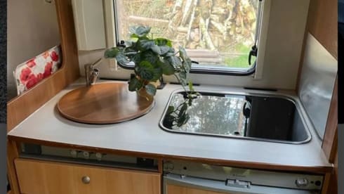Very neat complete Ford Carado 4 persons