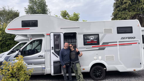 2024 Roller Team 675 Auto  – 6 sleeper Over cab bed & bunks