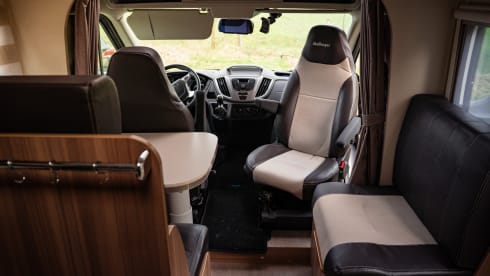 Luxe  4p camper – 4p Ford semi-integrated uit 2015