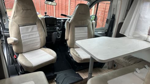 Maxi – 4 berth Benimar T482 automatic