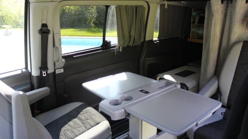 Camper Cruiser – Viano Fun Westfalia - Comfortable and compact cruising with a spacious accommodation.