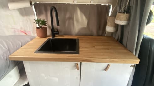 2p Off Grid Master campervan 2009