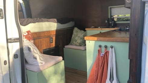 Ed – Stylish self-built camper L3H2