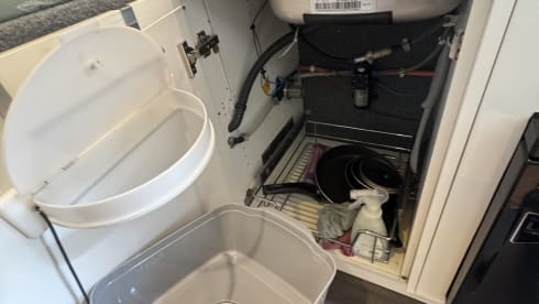 Homely camper 3 berth, 3 seatbelts, fixed bed  – 3 berth Citroën campervan from 2014