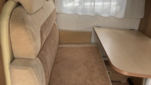 Happy Camper – Happy camper, 4 people, neat and clean.