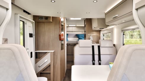 JustCamper  – NEW MY2026 Carado 328 semi-integrated Automatic 2 - 5 pers. 
