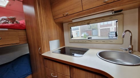 Moby the mobi  – 4p Eura Mobil alcove uit 2009