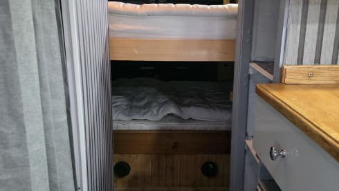 Samuel – Ford-Bus mit 3 Schlafplätzen aus dem Jahr 2013