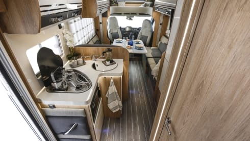 Dexter – Luxury 4-6 Berth Roller Team Auto-Roller 707 Manual - Fully Insured