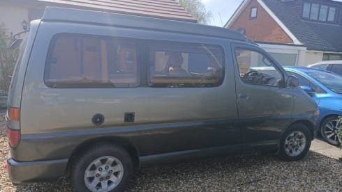 Dallas – 5 berth Toyota campervan from 1995