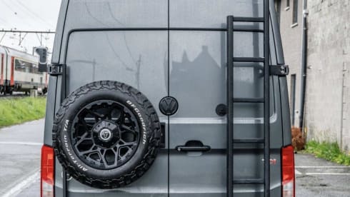 Big Rhino – Vw crafter Off-grid campervan