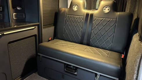 Roma – Superb 4 berth Vauxhall Vivaro campervan LWB