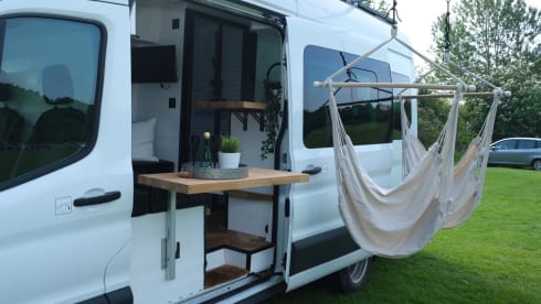 Angus – Superb 4 berth Campervan with Kingsize bed