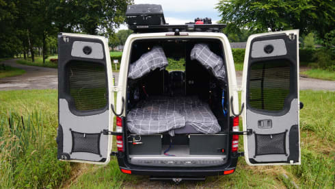 Mercedes-Benz Sprinter Adventure Camper 4 Personen