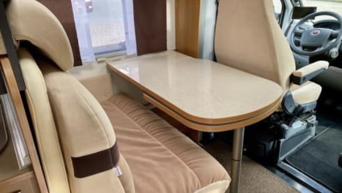 Huur deze mooie compacte camper inclusief gehele inboedel! – Fiat Ducato Bürstner Nexxo semi-integrated from 2010