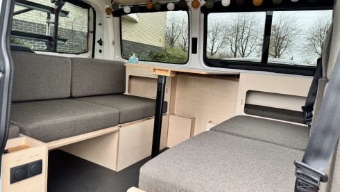 Ventje_CamperBuddy 2 – Ventje_Camper-Luxe VW T5 automatic - 5 seat belt places 