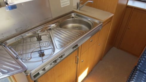 nooitgedacht – Beautiful compact alcove camper with bicycle rack, camper is as new, 120000 km