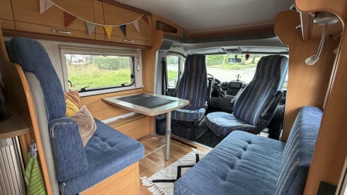 LMC Liberty Ti 662 - 4 Persons - 2x Air Conditioning - Semi-integrated