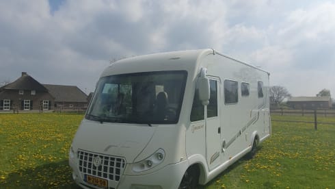 luxurious 4-person Bavaria Arctic integral from 2014