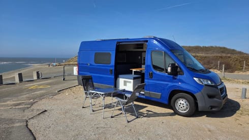 Blauw plezier – 2-person Peugeot Campervan | With new interior 2024