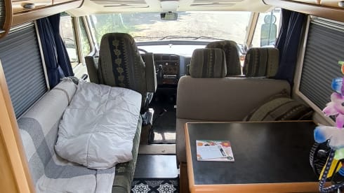 B544 – 6-seater Hymer integrated from 1999
