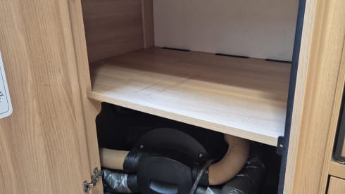Dethleff camper met inventaris – Dethleff Globe 4 semi-integrated 4 persons
