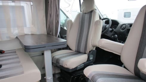 Campie – Campie - Super fun Campervan Renault Master Font Vendome 