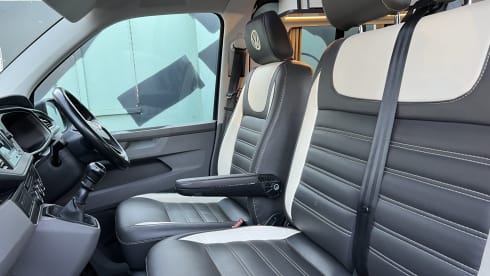 Shelagh – 4 berth Volkswagen campervan 2020- Insurance included 