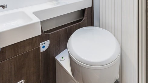 Brand new super equipped Benimar Cocoon 463 automatic