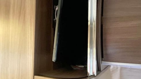 Goldie – Bürstner Ixeo IT 664, Standklima, AHK, Markise, Hubbett