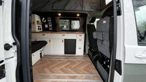 Woodpecker Groen – 4p Volkswagen campervan from 2019